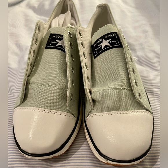 Converse like shoes(not actual Converse) in a beautiful minty green color 7.5 US - Picture 3 of 6